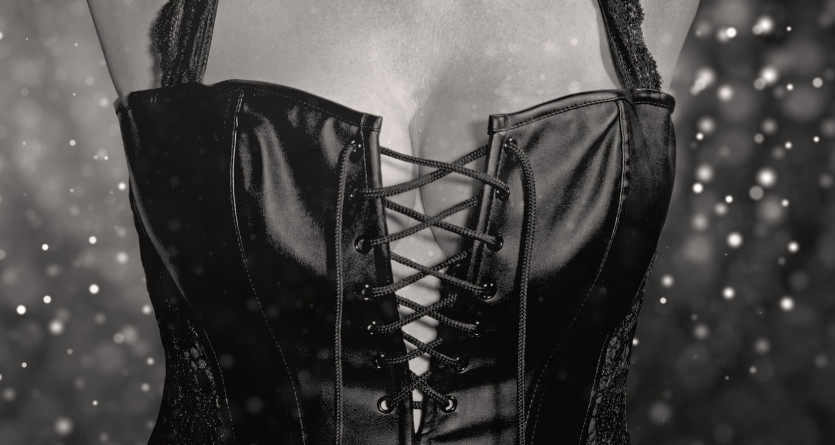 D&eacute;tail raffin&eacute; d'une lingerie &eacute;l&eacute;gante, ambiance Love Room
