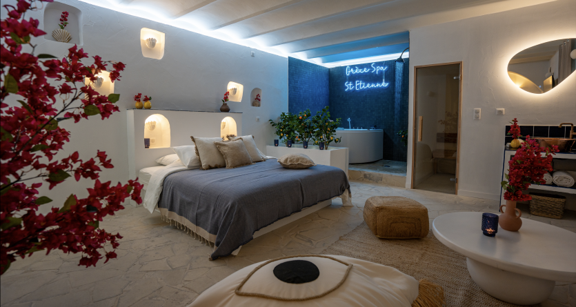 Chambre romantique avec jacuzzi, d&eacute;coration florale, ambiance 'Love Room'