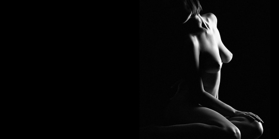 &Eacute;tude de forme et lumi&egrave;re sur un corps, rappelle l'art d'une 'Love Room'