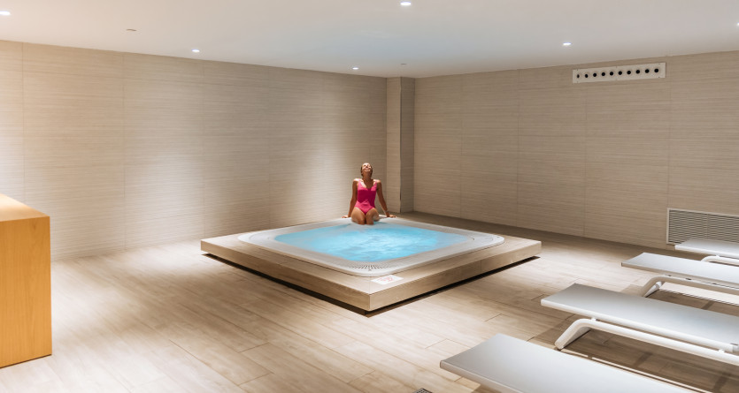 Luxueux spa privatif pour une exp&eacute;rience romantique en Love Room